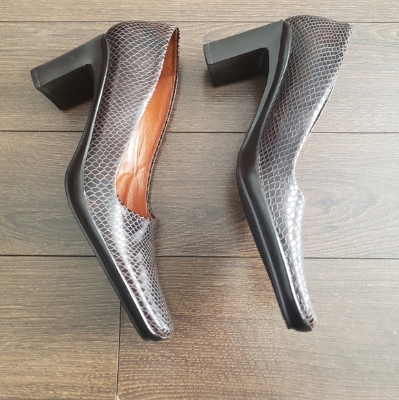 Vintage BcbgMaxazria Snake Leather Shoes - Picture 8 of 12